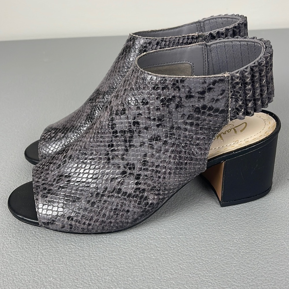 Clarks Somerset Collection Barley Charm Sandals. Size 8.